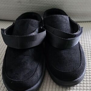 Womens Black Velcro Slip-On Slippers